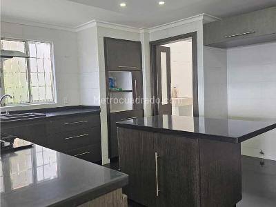 Casa de 5 alcobas en venta en La Calera, Medellín, 420 m² · foto 10 de 19