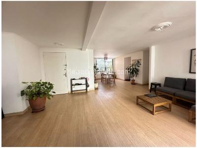 Apartamento de 3 alcobas en venta en Laureles, Medellín, 161 m² · foto 2 de 17
