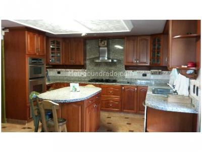 Casa de 5 alcobas en venta en Las Palmas, Medellín, 500 m² · foto 2 de 9