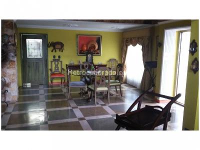 Casa de 5 alcobas en venta en Las Palmas, Medellín, 500 m² · foto 4 de 9