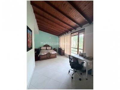 Casa de 4 alcobas en venta en Loma Del Escobero, Envigado, 250 m² · foto 10 de 17