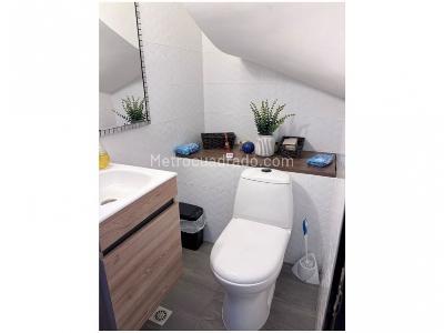 Casa de 4 alcobas en venta en Loma Del Escobero, Envigado, 250 m² · foto 13 de 17