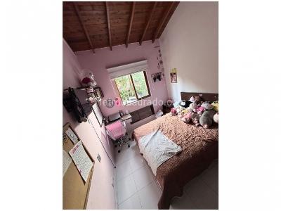 Casa de 4 alcobas en venta en Loma Del Escobero, Envigado, 250 m² · foto 7 de 17