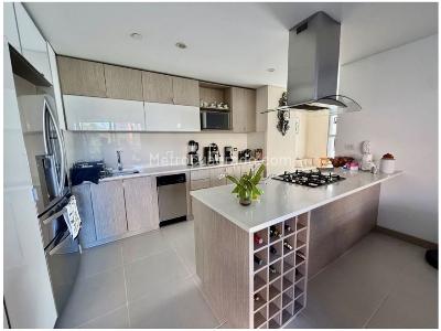 Apartamento de 4 alcobas en venta en Loma Del Chocho, Envigado, 178 m² · foto 8 de 15