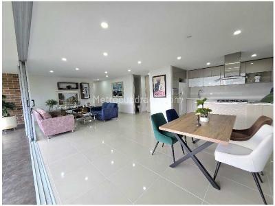 Apartamento de 3 alcobas en venta en Loma Del Chocho, Envigado, 169 m² · foto 3 de 15