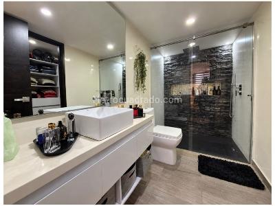 Apartamento de 3 alcobas en venta en Oviedo, Medellín, 154 m² · foto 12 de 20