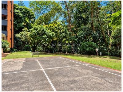 Apartamento de 3 alcobas en venta en Oviedo, Medellín, 154 m² · foto 16 de 20