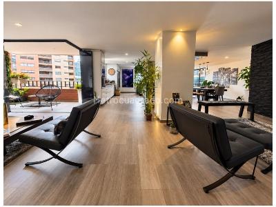Apartamento de 3 alcobas en venta en Oviedo, Medellín, 154 m² · foto 2 de 20