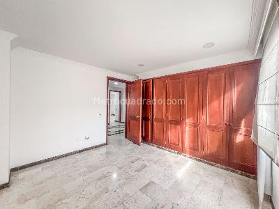 Apartamento de 3 alcobas en venta en Centenario, Cali, 152 m² · foto 19 de 20