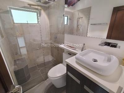 Casa de 4 alcobas en venta en Las Lomitas, Sabaneta, 350 m² · foto 18 de 20