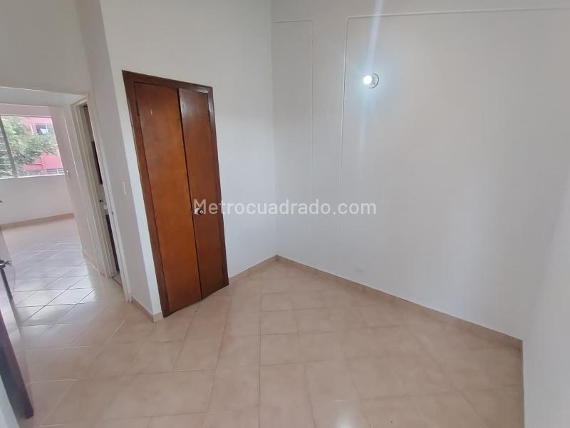 Apartamento Amplio de 4 Alcobas en Calasanz Parte Baja - 8
