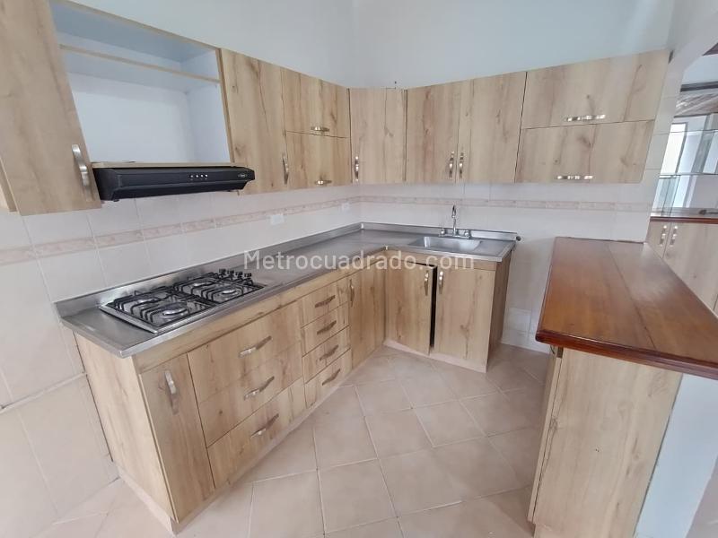 Apartamento Amplio de 4 Alcobas en Calasanz Parte Baja - 3