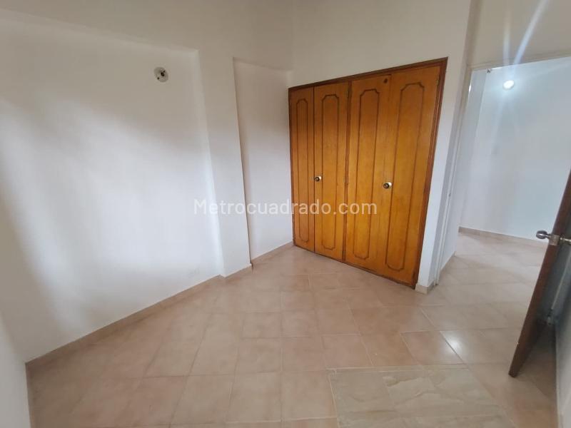Apartamento Amplio de 4 Alcobas en Calasanz Parte Baja - 9