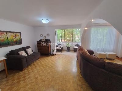 Apartamento de 4 alcobas en venta en Conquistadores, Medellín, 150 m² · foto 2 de 18