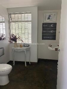 Casa de 5 alcobas en venta en El Nogal Espartillal, Bogotá, 220 m² · foto 4 de 20