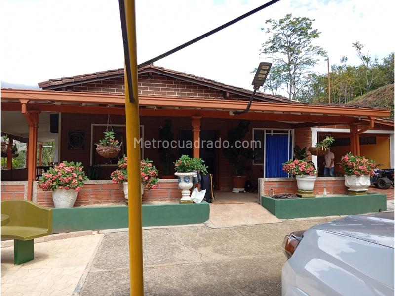 5BR Finca in Girardota  Antioquia (35500 m²)