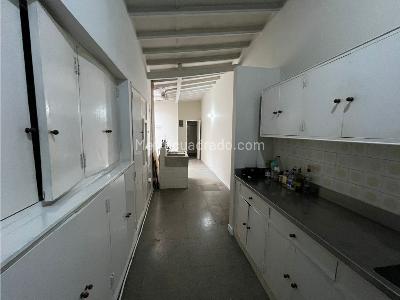 Casa de 4 alcobas en arriendo en Conquistadores, Medellín, 300 m² · foto 4 de 13