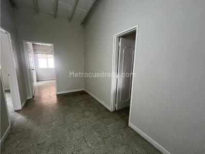 Casa de 4 alcobas en arriendo en Conquistadores, Medellín, 300 m² · foto 9 de 13