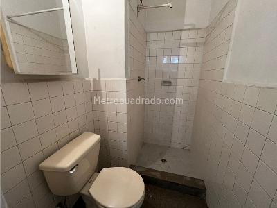 Casa de 4 alcobas en arriendo en Conquistadores, Medellín, 300 m² · foto 11 de 13
