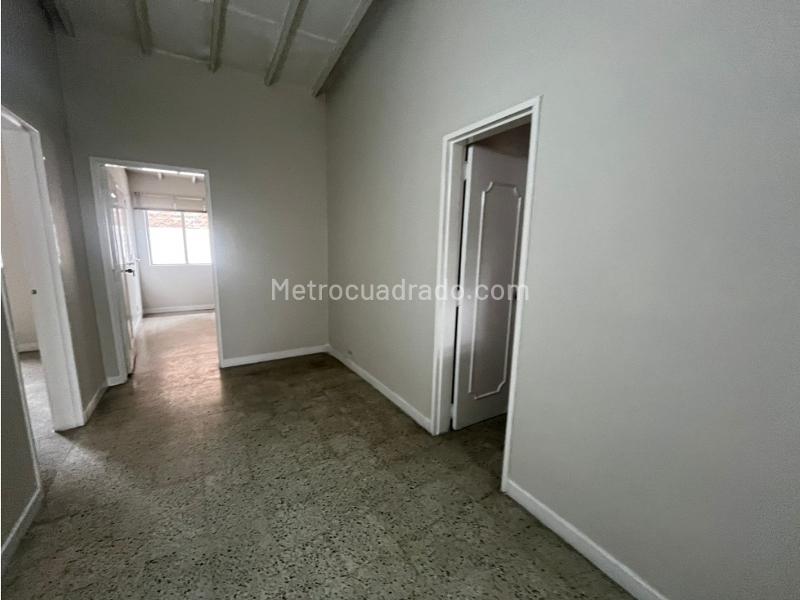 Casa Comercial Versátil de 4 Alcobas en Los Conquistadores - 9