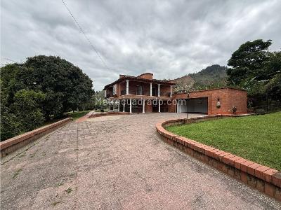 Casa de 5 alcobas en venta en Belvedere, Medellín · foto 6 de 20