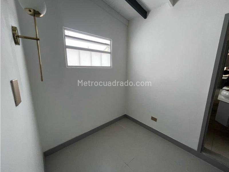 Stylish 4BR House with Garden in La Floresta - 2