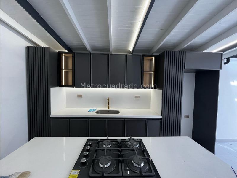 Stylish 4BR House with Garden in La Floresta - 3