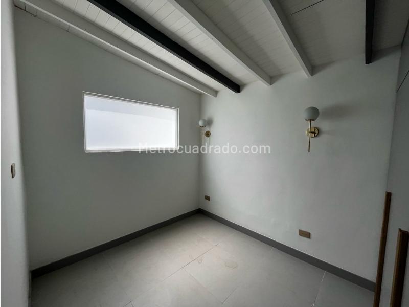 Stylish 4BR House with Garden in La Floresta - 4