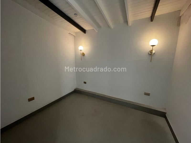 Stylish 4BR House with Garden in La Floresta - 5