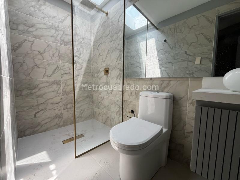 Stylish 4BR House with Garden in La Floresta - 6