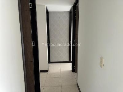 Apartamento de 3 alcobas en venta en Sabaneta, Sabaneta, 74 m² · foto 3 de 18