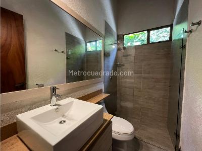 Casa de 5 alcobas en venta en Loma Las Brujas Envigado, Medellín, 700 m² · foto 9 de 14