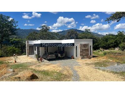 Casa de 4 alcobas en venta en Copacabana, Medellín · foto 5 de 5