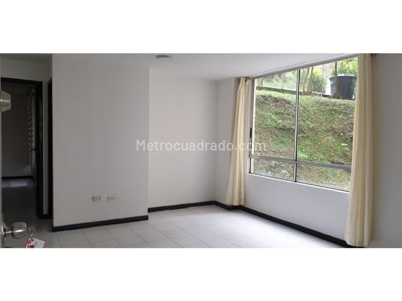 Apartamento en Alquiler de 2 Alcobas en Loma del Indio