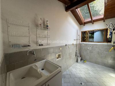 Casa de 3 alcobas en venta en Lomas Las Brujas, Envigado, 480 m² · foto 3 de 5