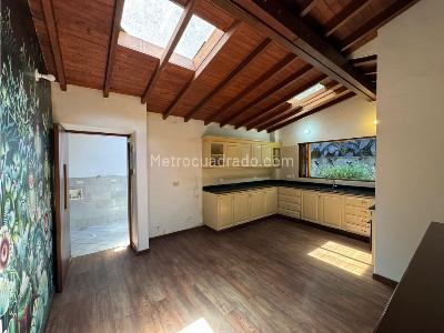Casa de 3 alcobas en venta en Lomas Las Brujas, Envigado, 480 m² · foto 4 de 5