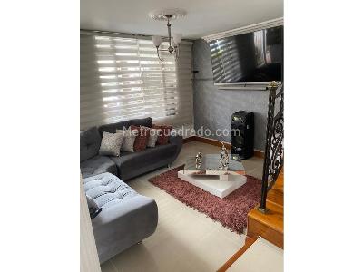 Casa de 3 alcobas en venta en Belen, Medellín, 140 m² · foto 2 de 11