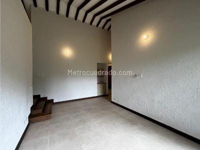 Casa de 5 alcobas en arriendo en Loma Las Brujas Envigado, Medellín, 700 m² · foto 10 de 14