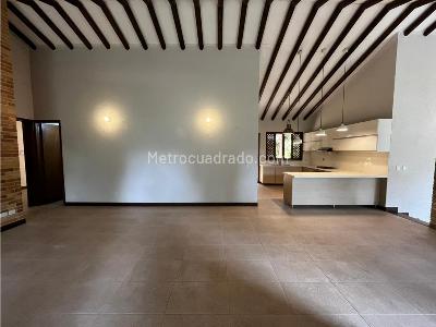 Casa de 5 alcobas en arriendo en Loma Las Brujas Envigado, Medellín, 700 m² · foto 13 de 14