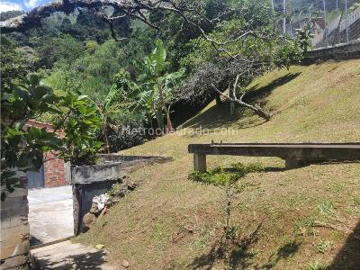Casa de 3 alcobas en venta en Buenos Aires, Medellín, 580 m² · foto 17 de 20