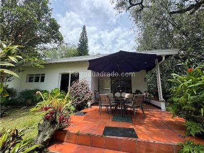 Casa de 4 alcobas en venta en Lomas Las Brujas, Envigado, 1460 m² · foto 2 de 20