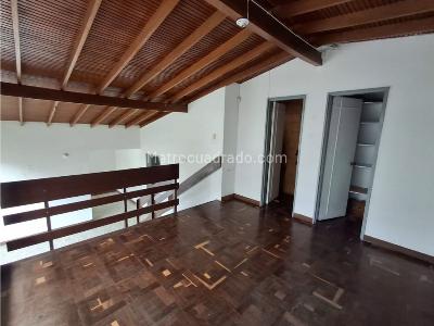 Casa de 5 alcobas en venta en Laureles, Medellín, 2000 m² · foto 2 de 17