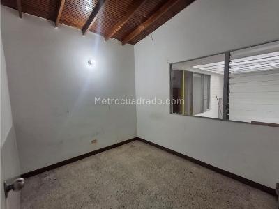 Casa de 5 alcobas en venta en Laureles, Medellín, 2000 m² · foto 3 de 17