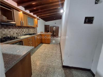 Casa de 5 alcobas en venta en Laureles, Medellín, 2000 m² · foto 4 de 17