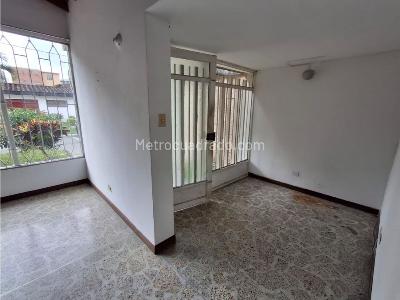 Casa de 5 alcobas en venta en Laureles, Medellín, 2000 m² · foto 10 de 17
