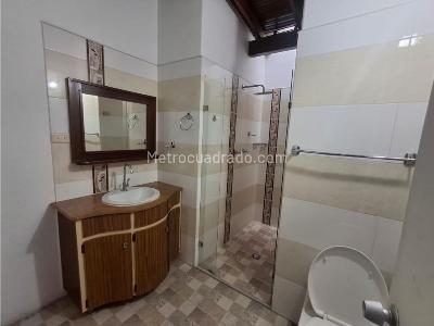 Casa de 5 alcobas en venta en Laureles, Medellín, 2000 m² · foto 14 de 17