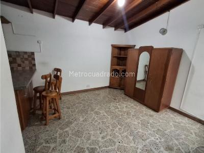 Casa de 5 alcobas en venta en Laureles, Medellín, 2000 m² · foto 16 de 17