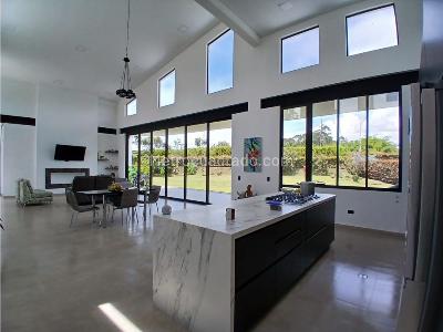 Casa de 3 alcobas en venta en Llano Grande, Rionegro, 1788 m² · foto 2 de 13