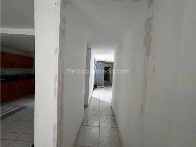 Casa de 3 alcobas en venta en Laureles, Medellín, 130 m² · foto 9 de 12