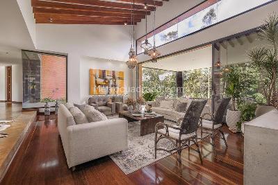 Casa de 4 alcobas en venta en El Poblado, Medellín · foto 3 de 20